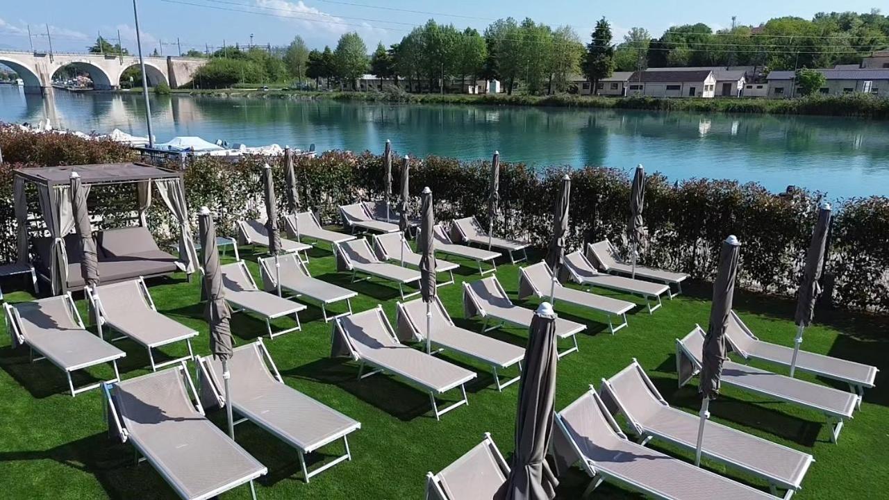 Aurora Aparthotel Peschiera del Garda Ngoại thất bức ảnh