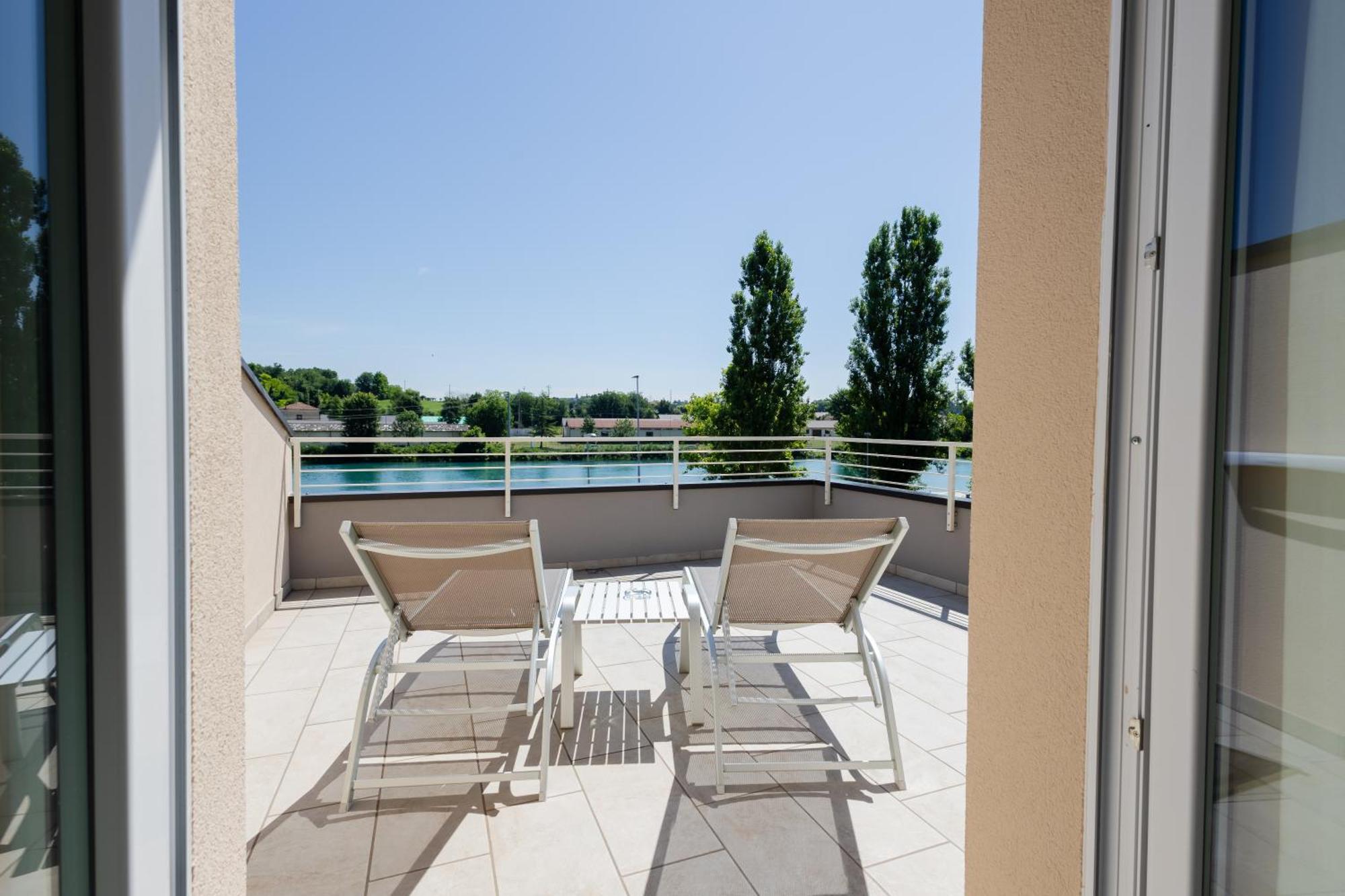 Aurora Aparthotel Peschiera del Garda Ngoại thất bức ảnh